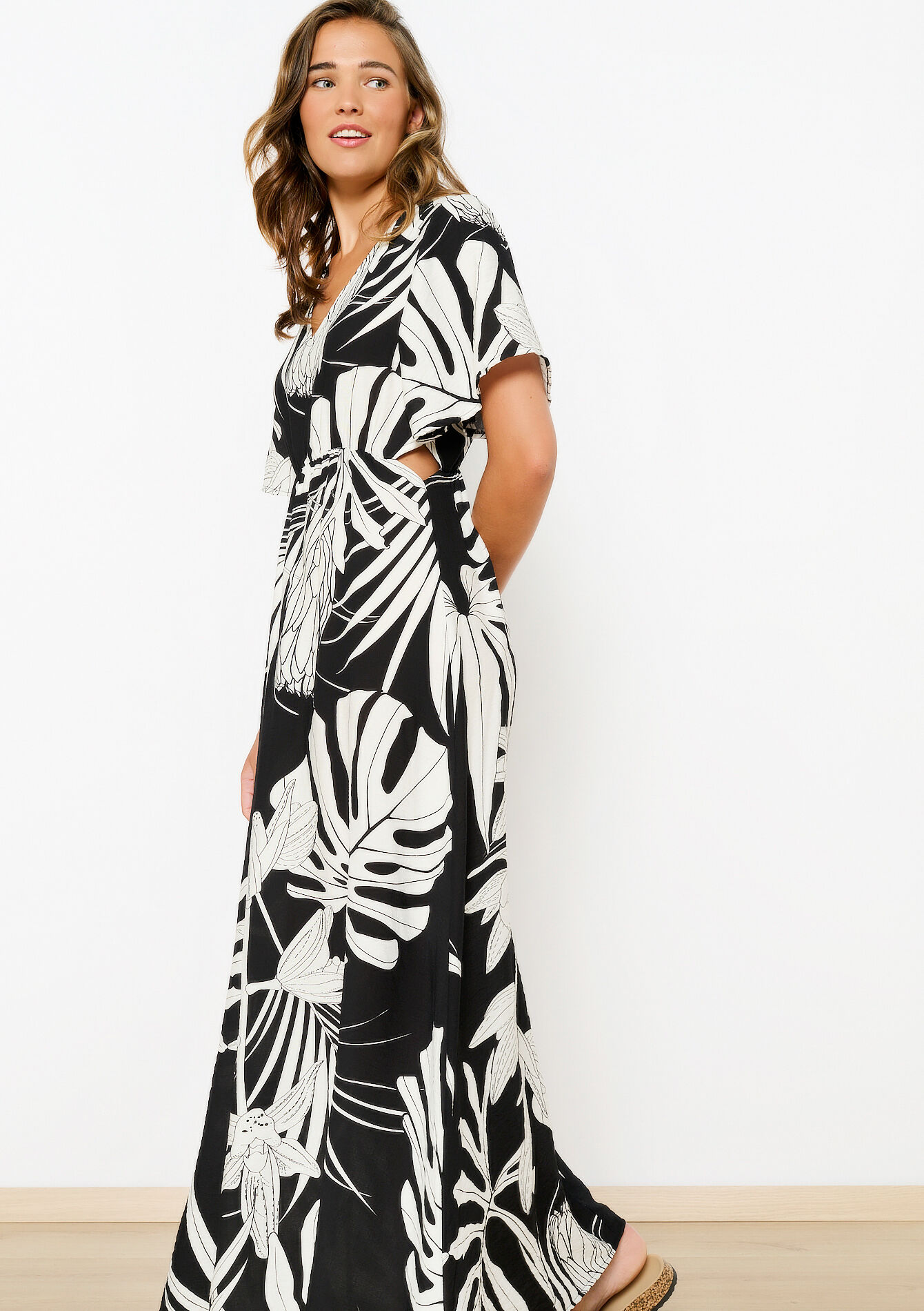 Maxi dress with leaf print, , back