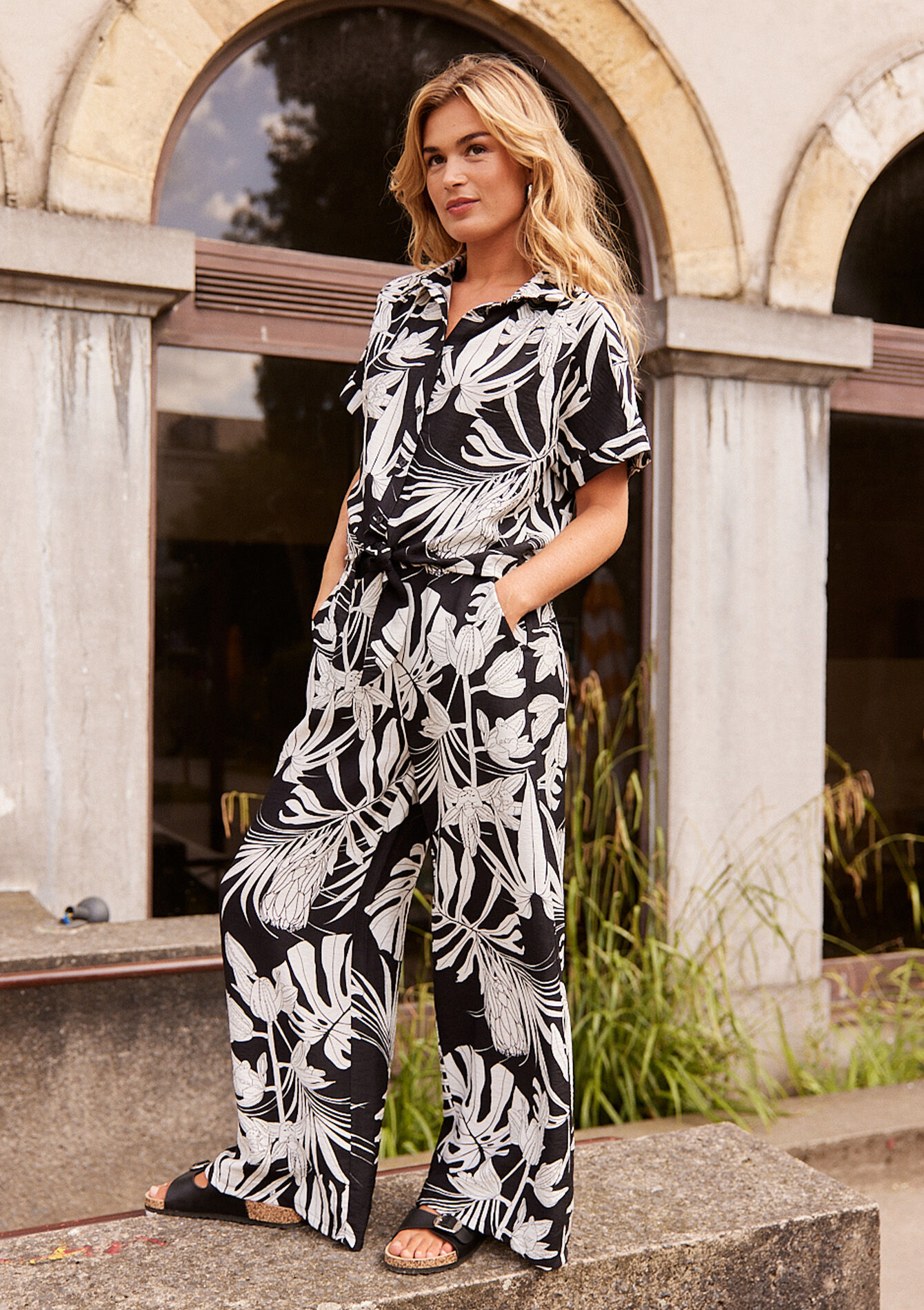 Wide pants with tropical print, , back