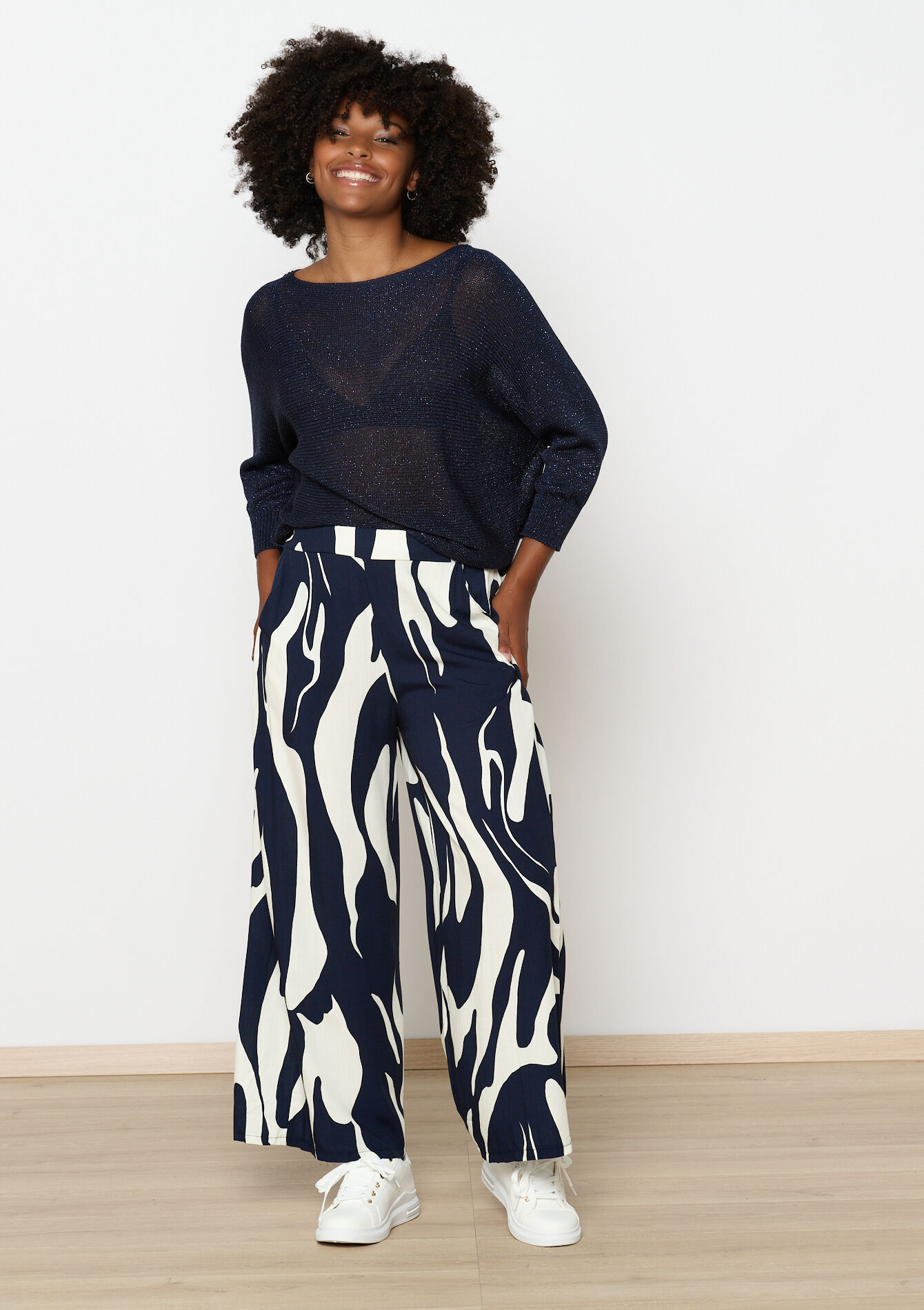 Wide trousers with print, , back