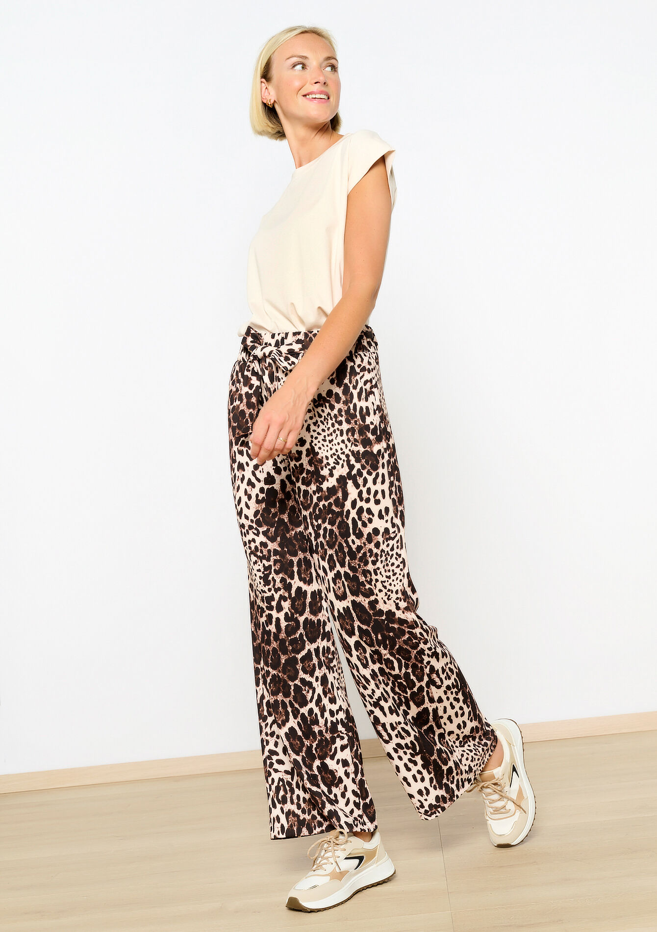 Leopard print loose trousers, , back