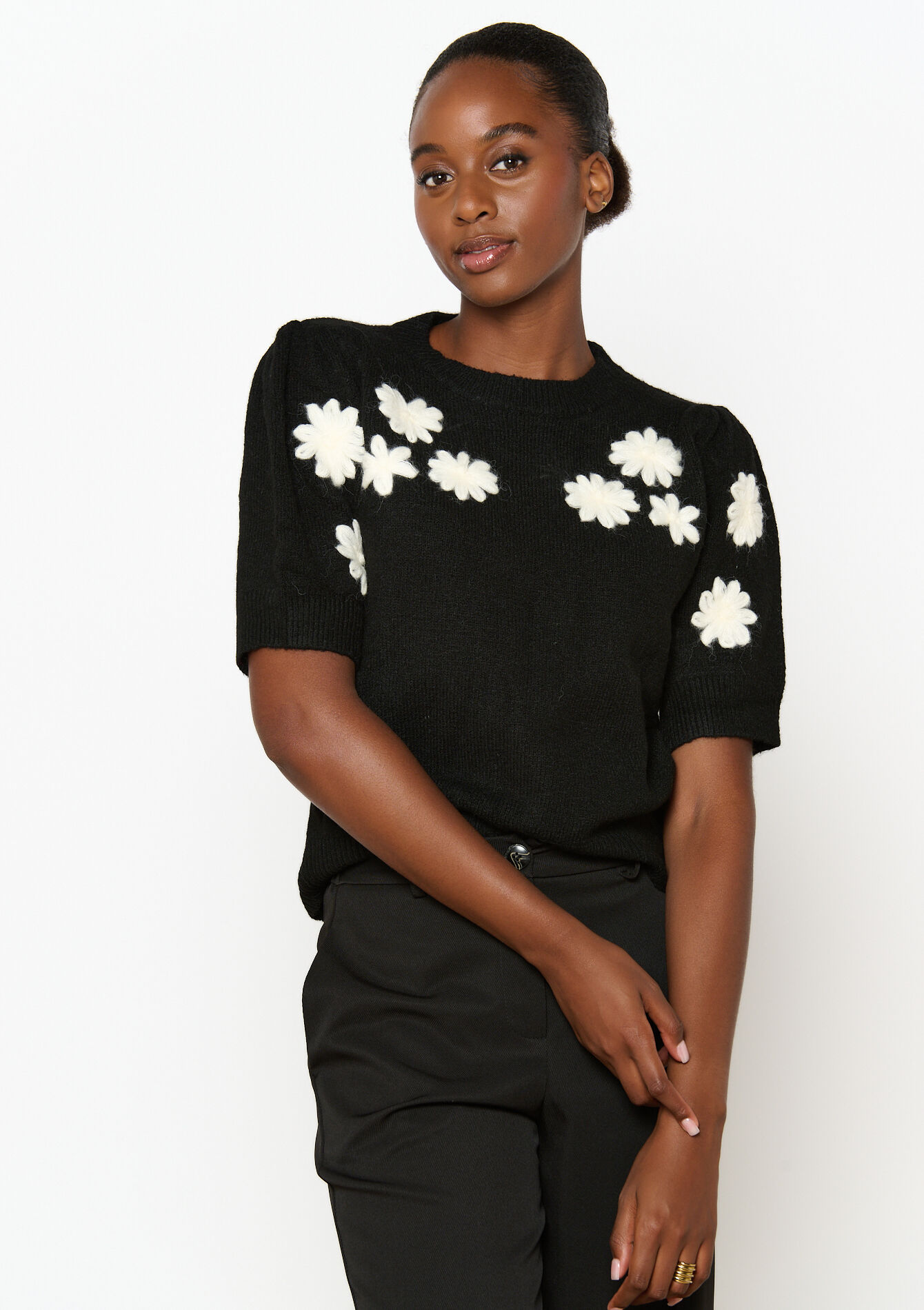 Pullover with embroidered flowers, , hi-res